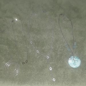 Cute necklaces (lot of 4)